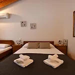Downtown Loft Apartman Éjo